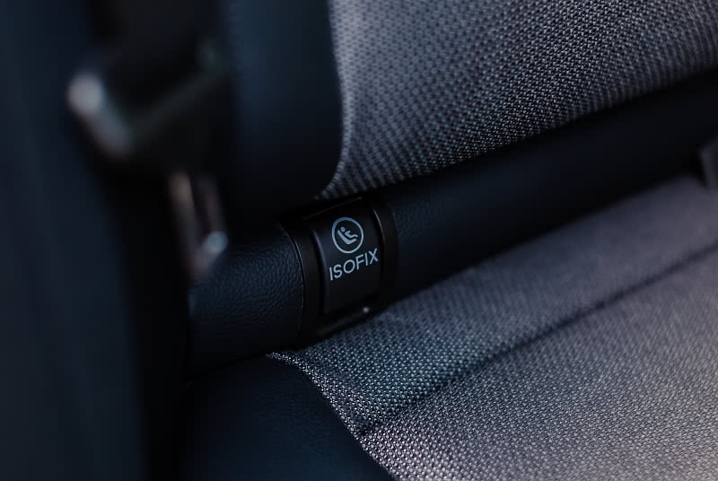 Isofix-kiinnitys autossa