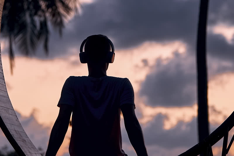 Musiikkia kuuntelemassa